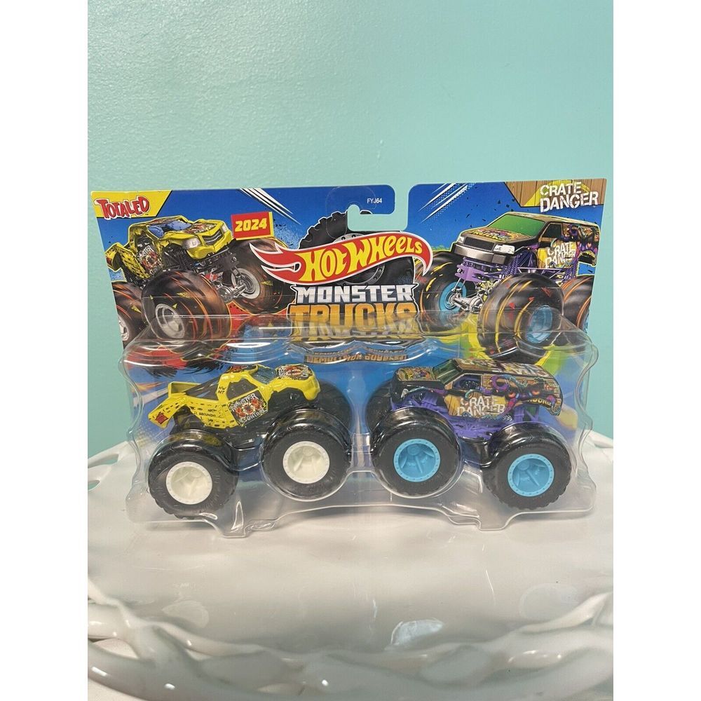 Hot Wheels Monster Trucks Demolition Doubles Hotweiler‎ Vs Scratch Attack Bin-M